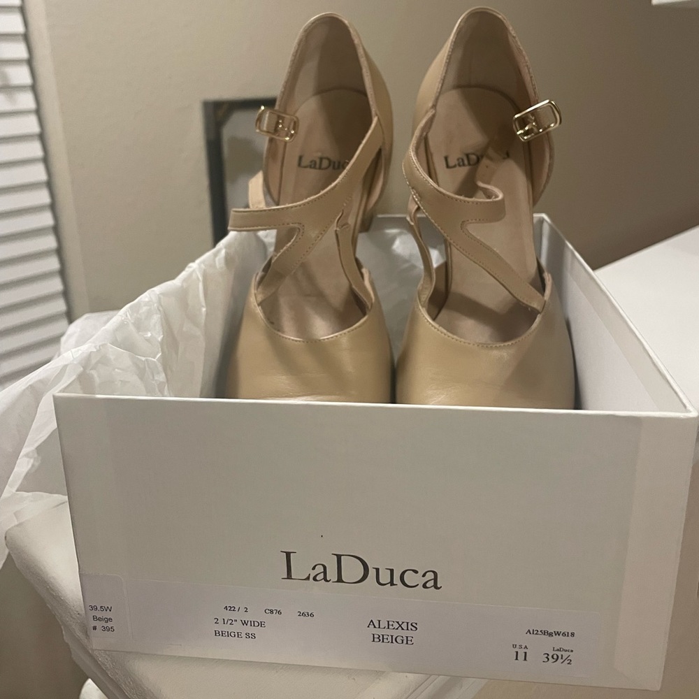 LaDuca Alexis Beige 2.5” Soft Sole Size 11 Wide